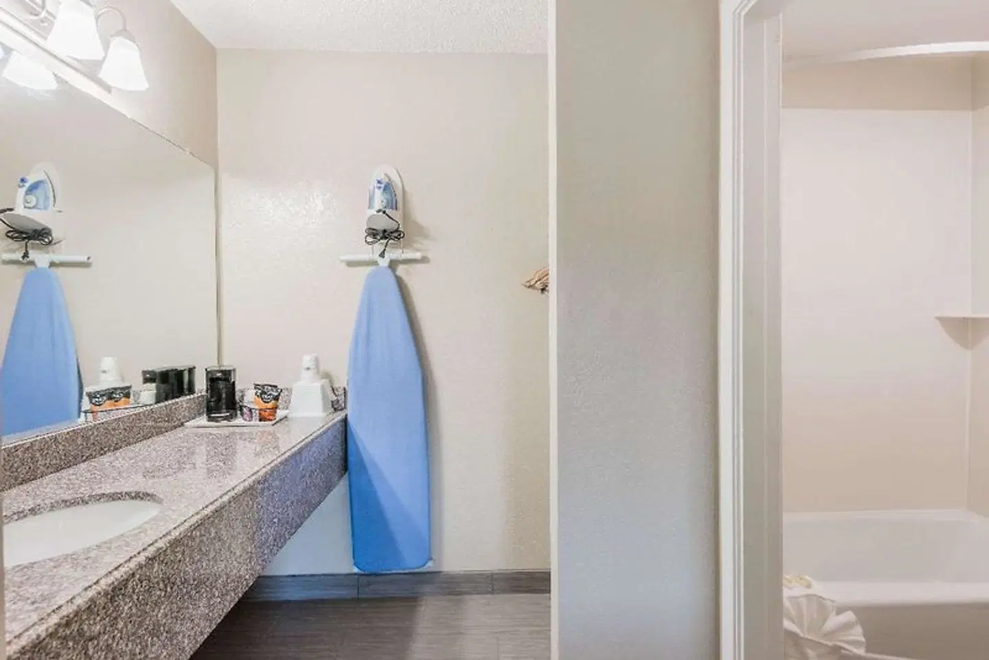 Days Inn by Wyndham San Marcos Badezimmer