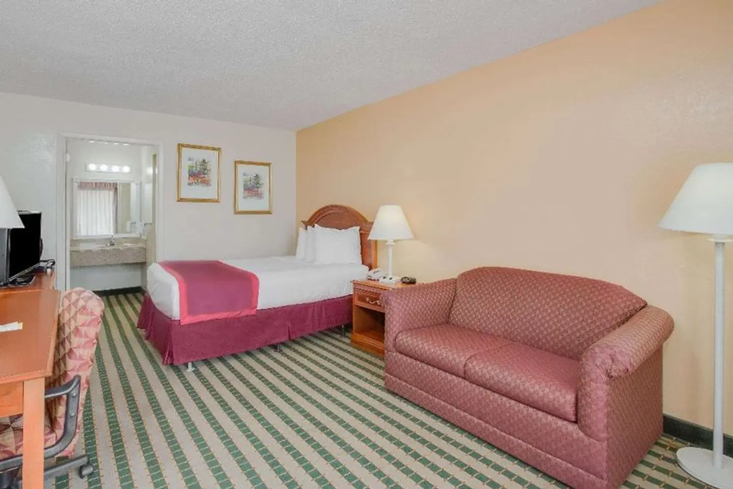 Days Inn by Wyndham Asheville West ROOM_EXAMPLE