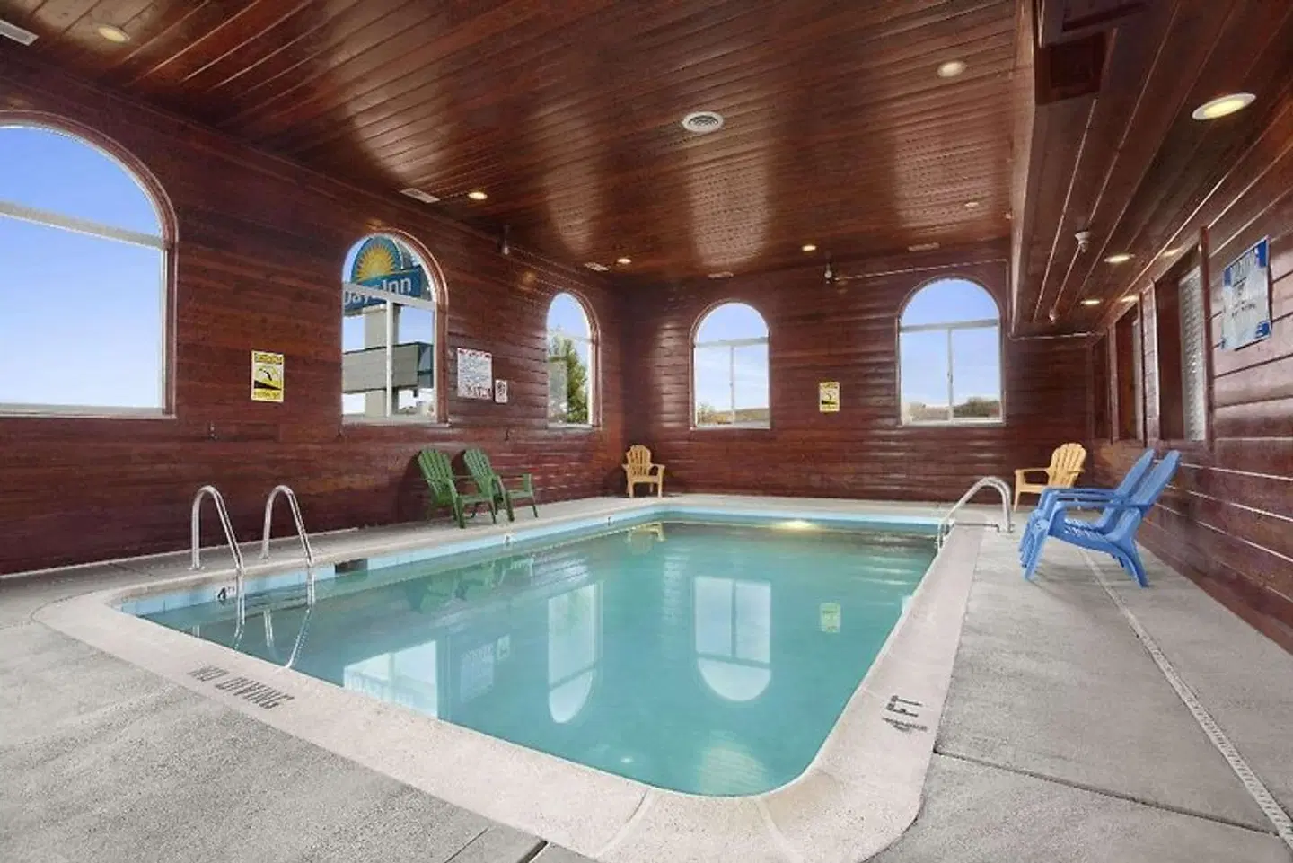 Days Inn by Wyndham Sheridan Hallenbad
