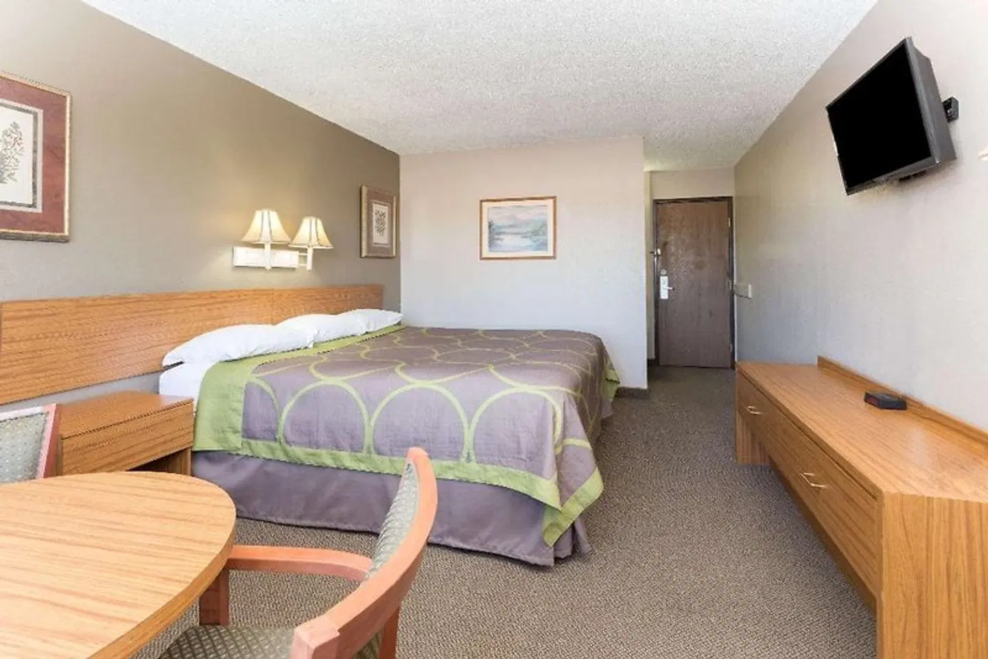 Super 8 by Wyndham Cos/Hwy. 24 E/PAFB Area ROOM_EXAMPLE