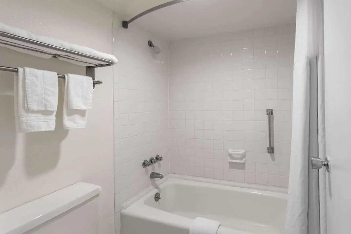 Super 8 by Wyndham Ocala I-75 Badezimmer