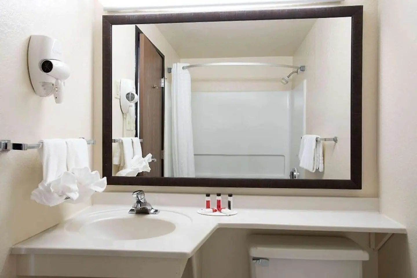 Super 8 by Wyndham Cheyenne WY Badezimmer