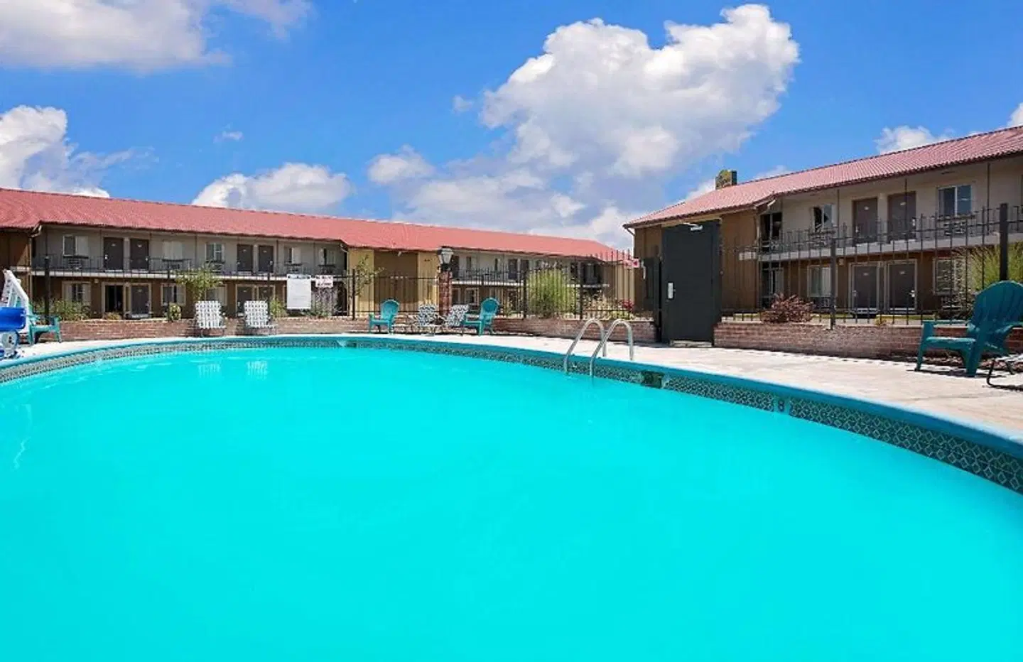 Super 8 by Wyndham Denver Central OUTDOOR_POOL