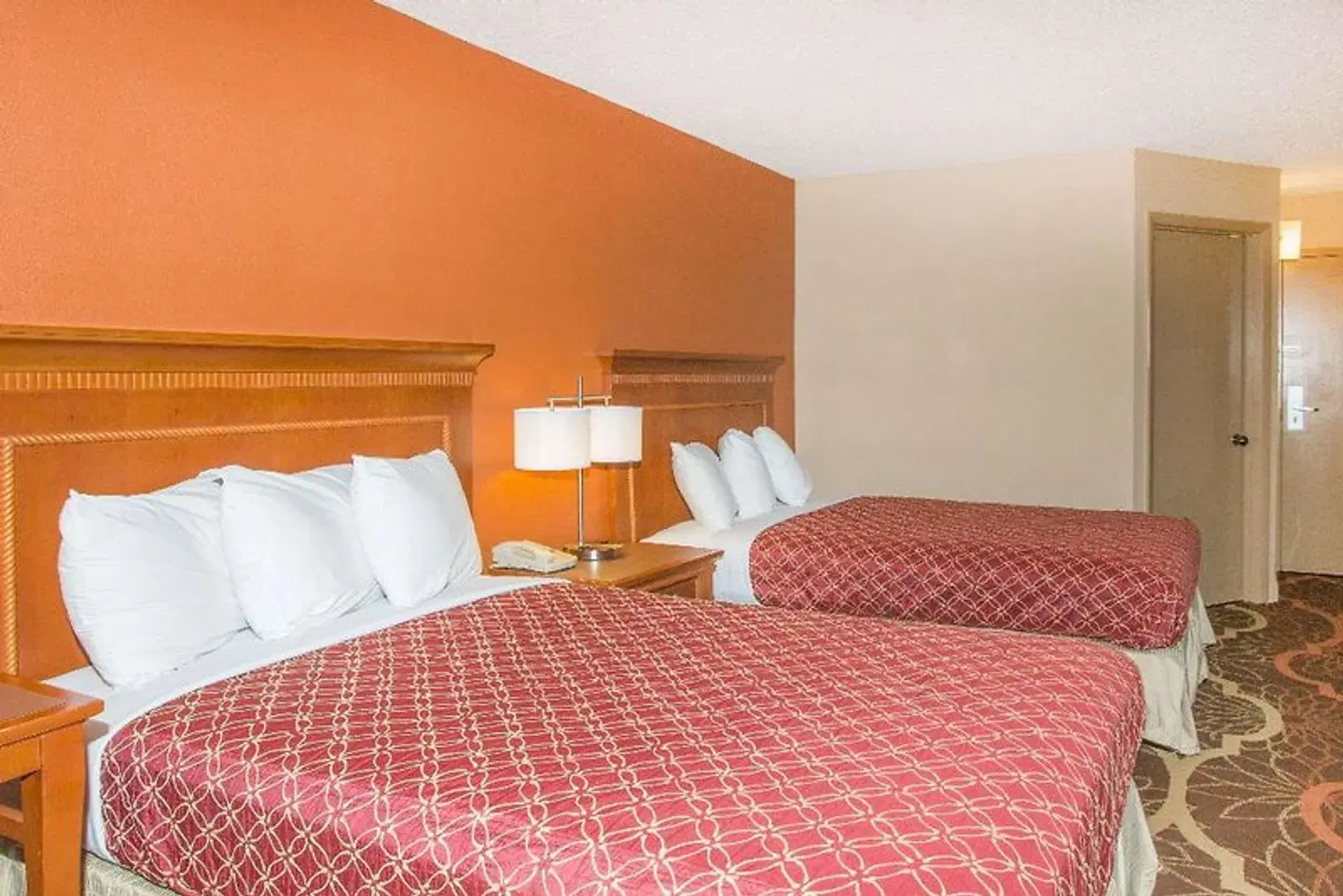 Super 8 by Wyndham Myrtle Beach/Market Common Area ROOM_EXAMPLE