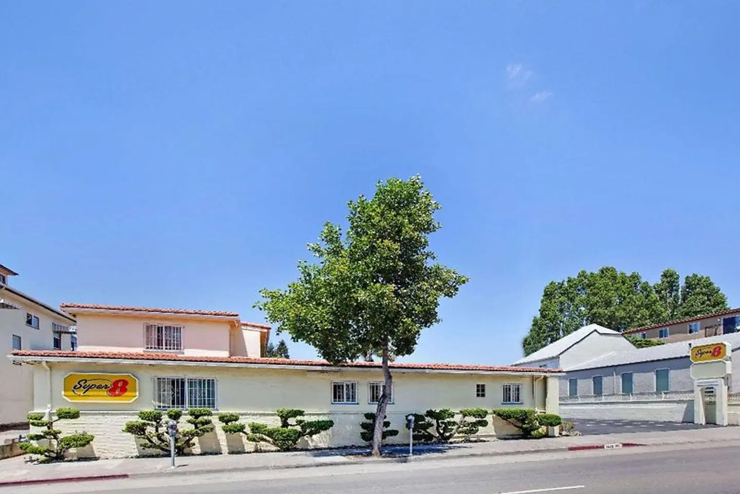 Super 8 by Wyndham Berkeley EXTERIOR