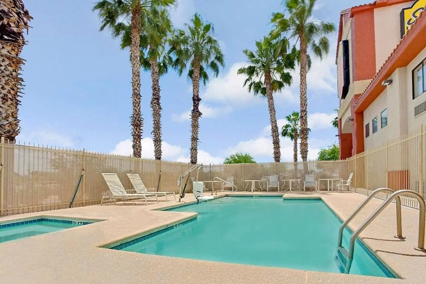 Super 8 by Wyndham Tucson/Grant Road Area AZ OUTDOOR_POOL