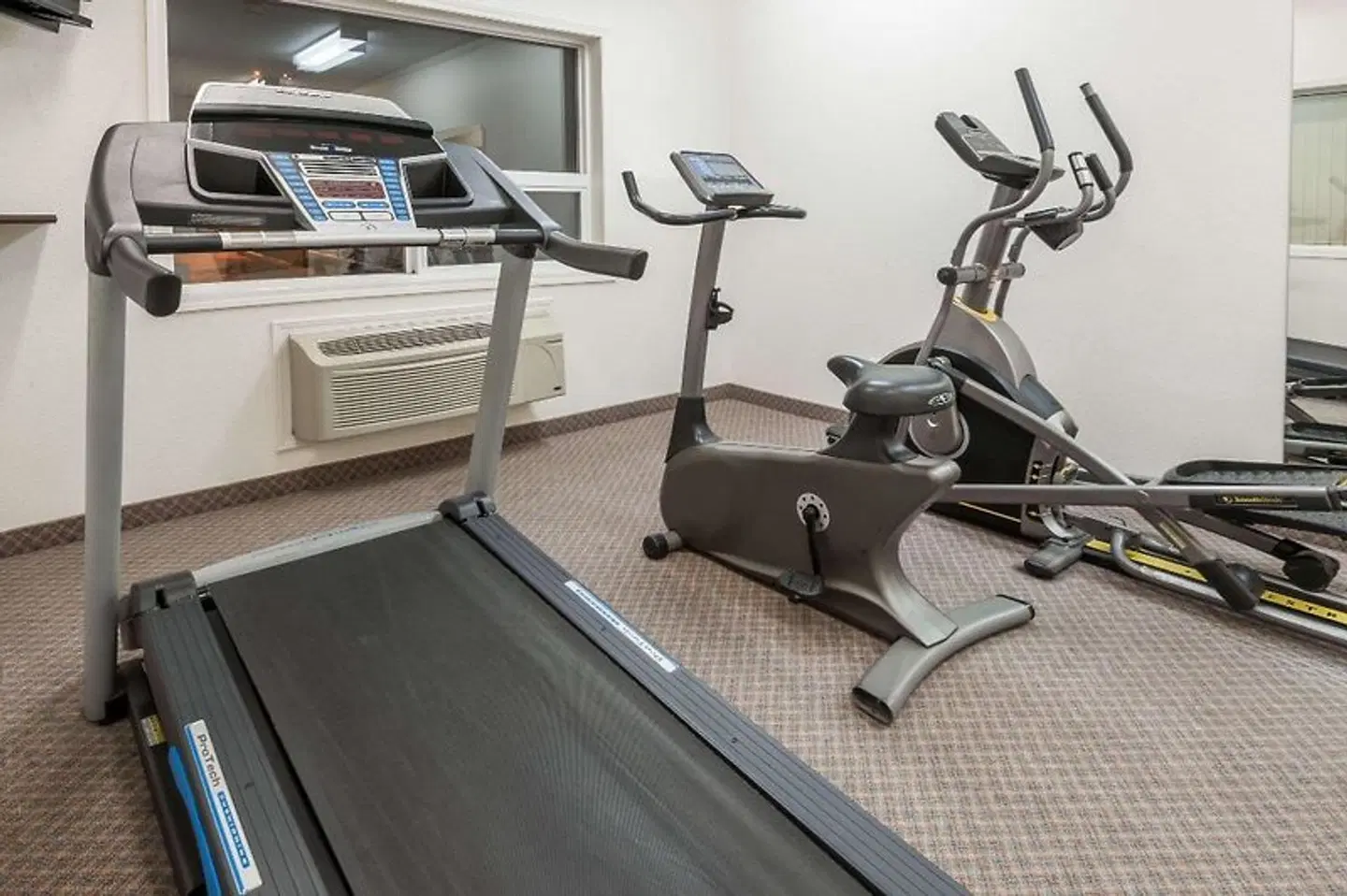 Super 8 by Wyndham Edmonton/West SPORTS_AND_LEISURE
