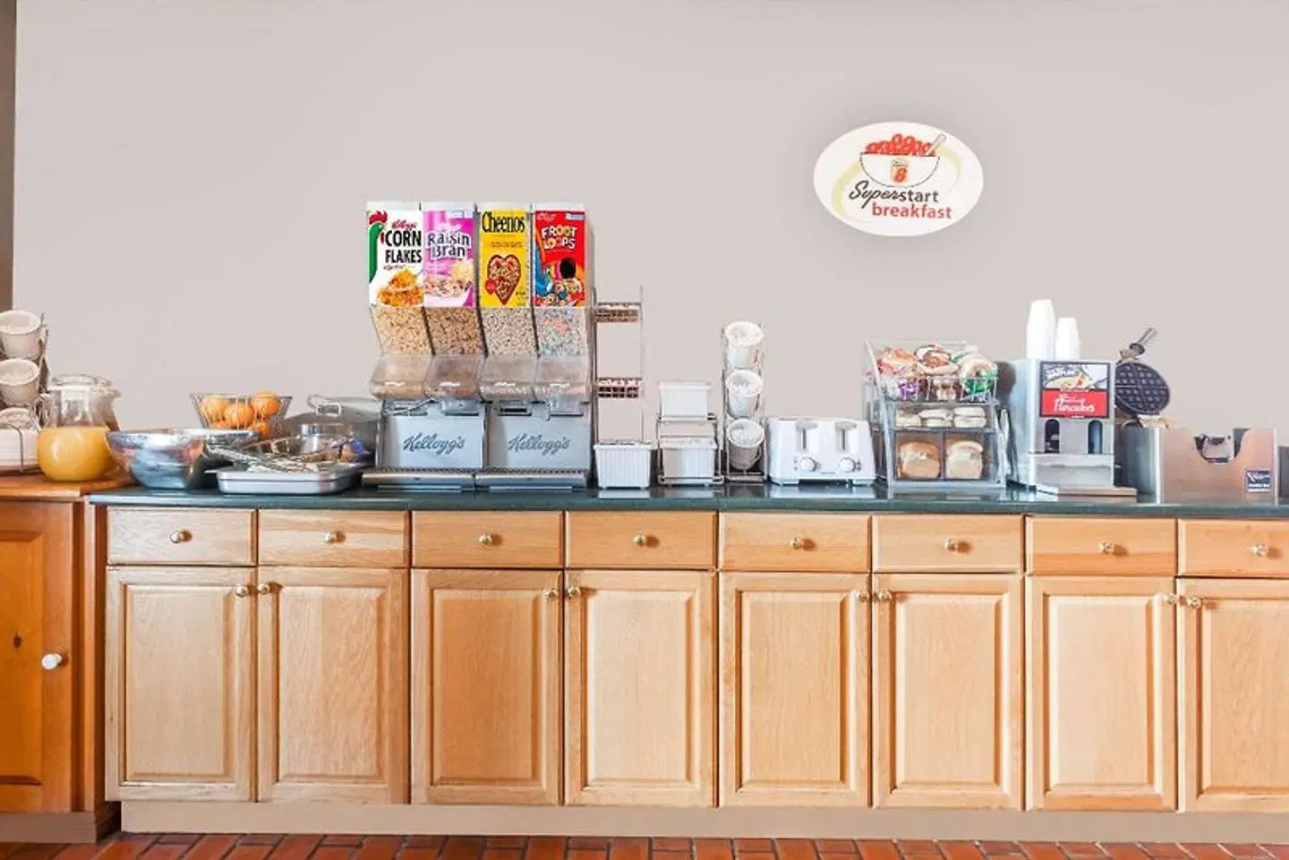 Super 8 by Wyndham Sudbury ON LOUNGE_LOBBY
