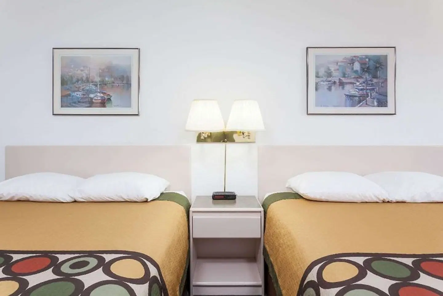Super 8 by Wyndham Taber AB ROOM_EXAMPLE