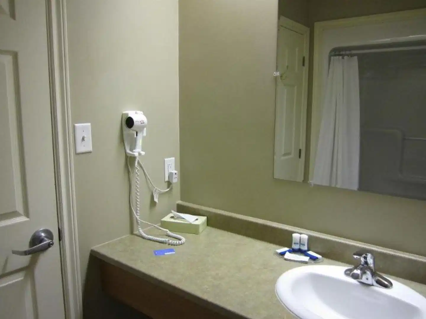 Auberge Bouctouche Inn & Suites Badezimmer