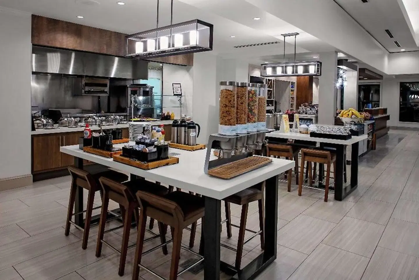 Hilton Garden Inn Atlanta Perimeter Center Bar
