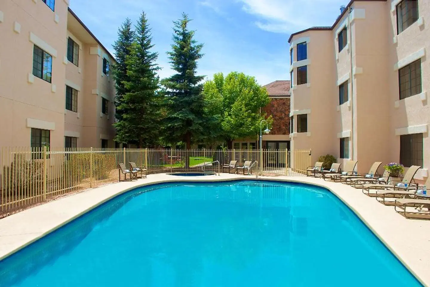 Embassy Suites by Hilton Flagstaff OUTDOOR_POOL