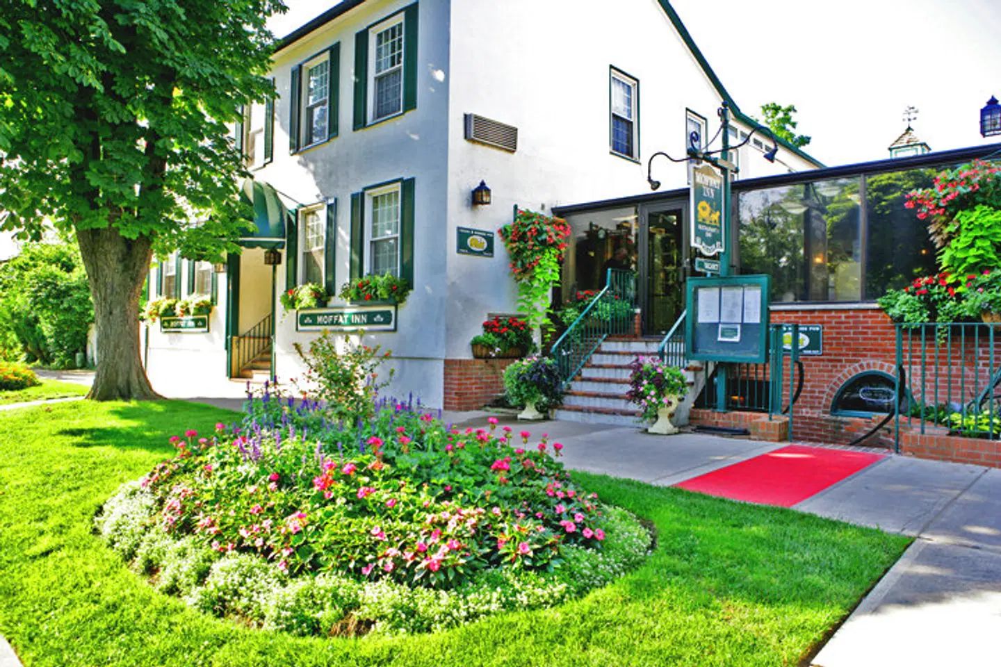 Moffat Inn EXTERIOR