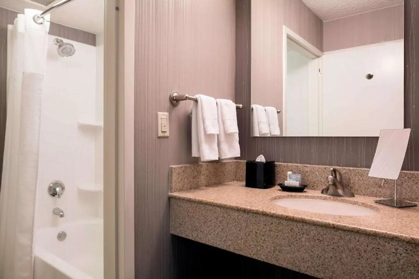Sonesta Select Los Angeles Torrance South Bay Badezimmer
