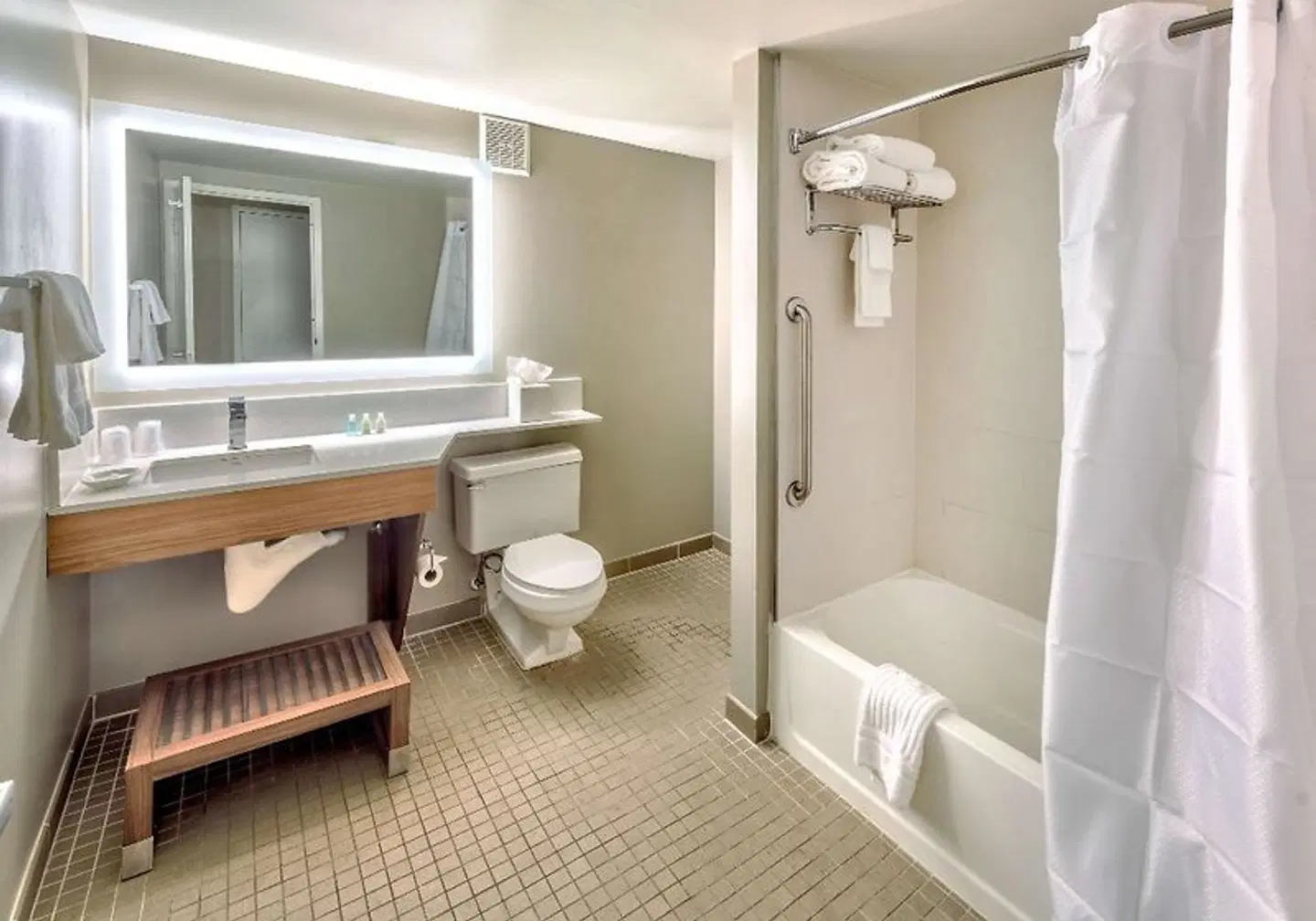 Clarion Hotel Atlanta Airport Badezimmer