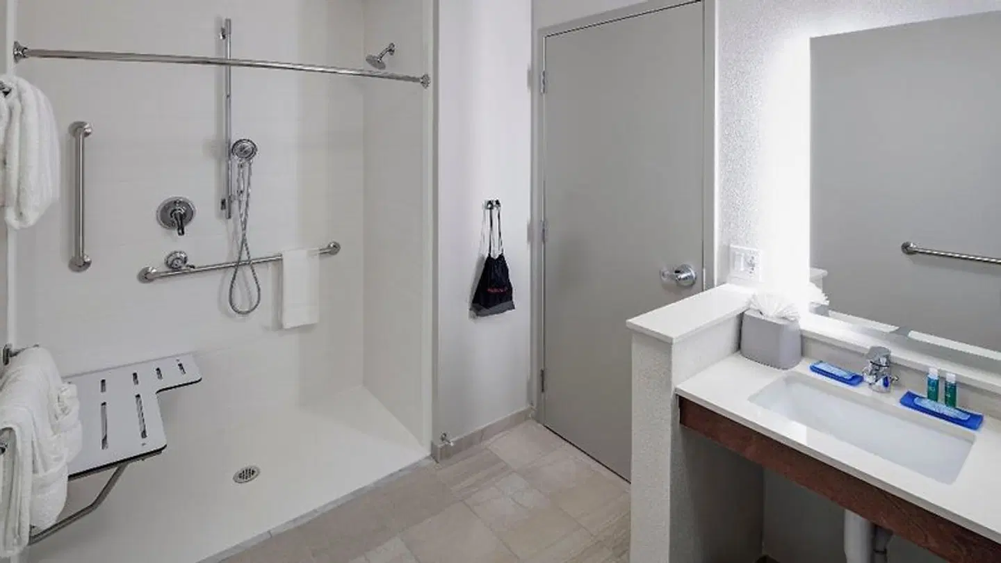 Holiday Inn Express & Suites Orlando At Seaworld Badezimmer