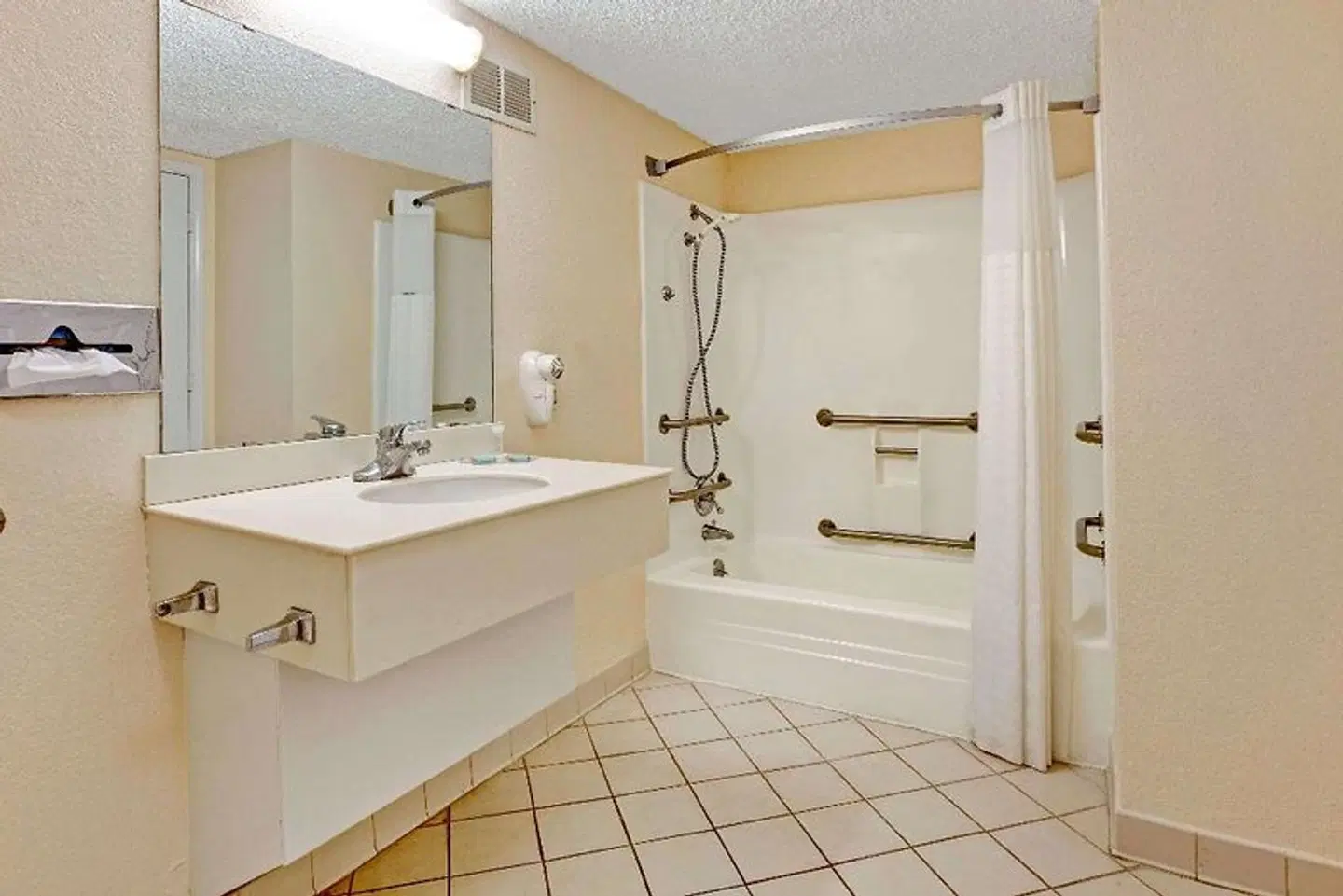 Travelodge by Wyndham North Richland Hills/Dallas/Ft Worth Badezimmer