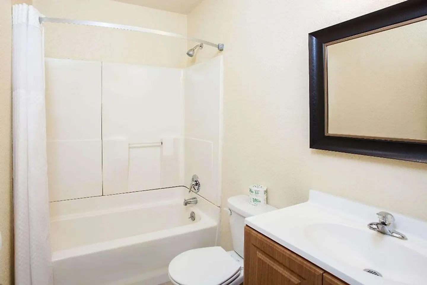 Travelodge by Wyndham Fresno Yosemite Area Badezimmer