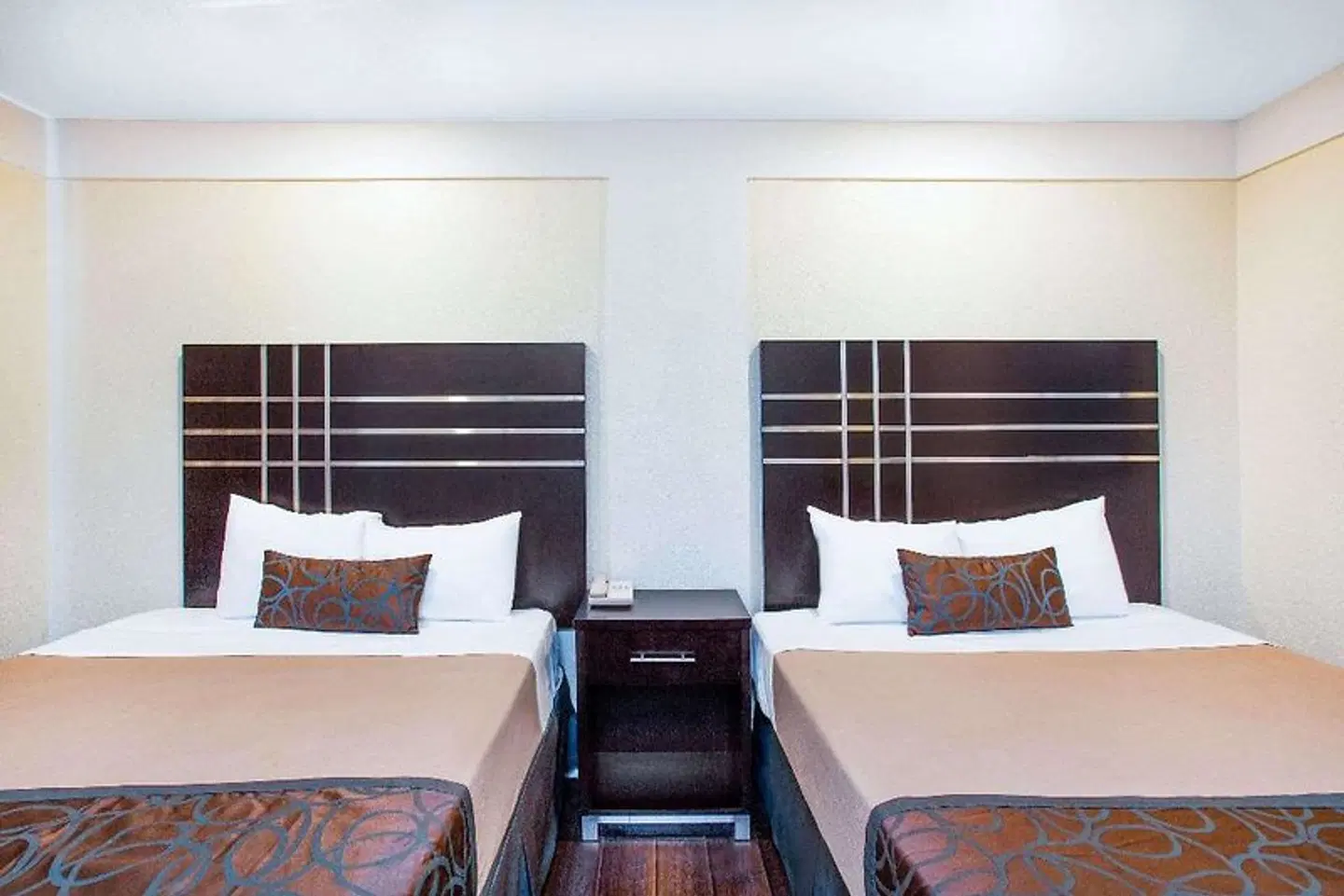 Travelodge by Wyndham Fresno Yosemite Area ROOM_EXAMPLE