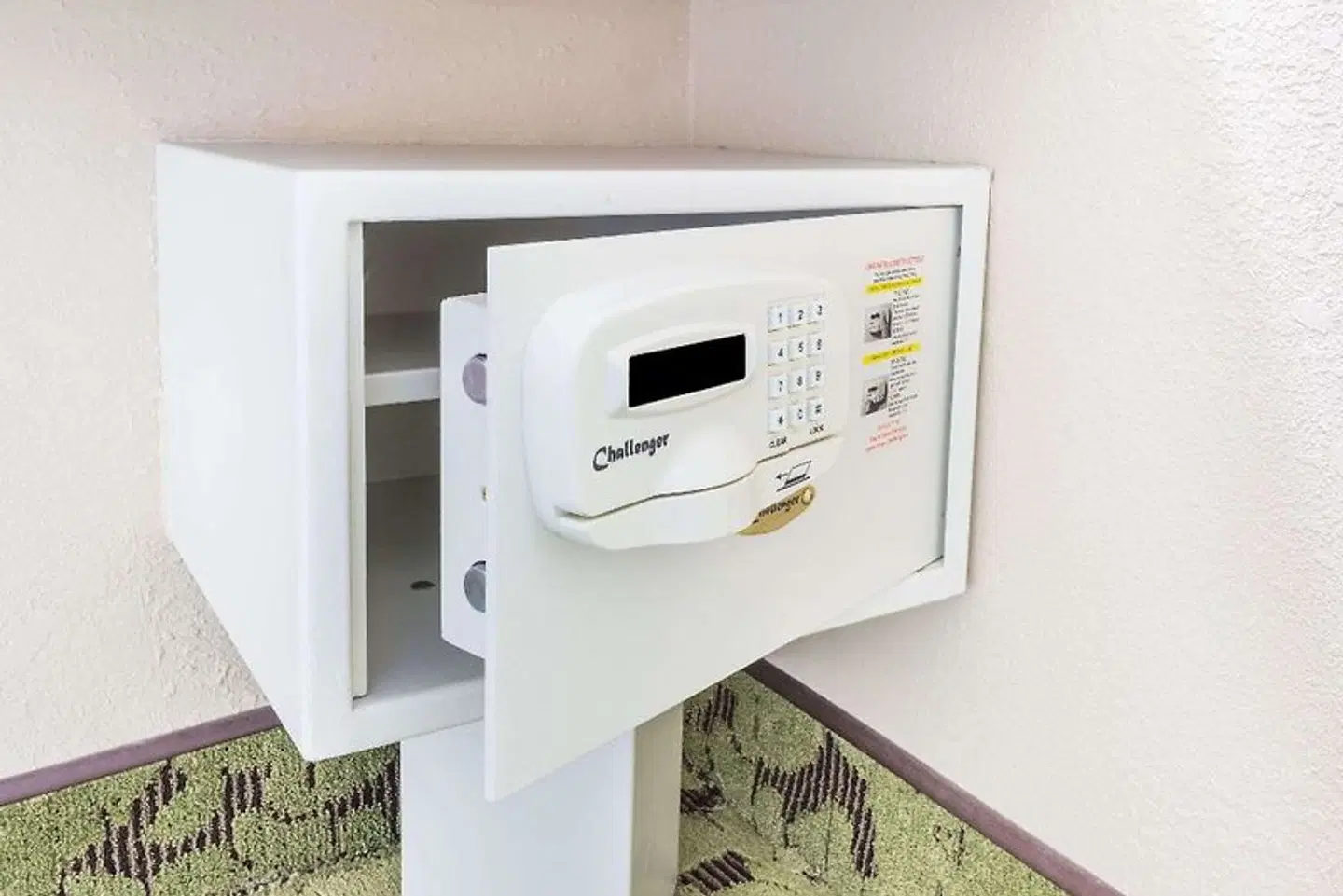 Travelodge by Wyndham Bloomington Badezimmer