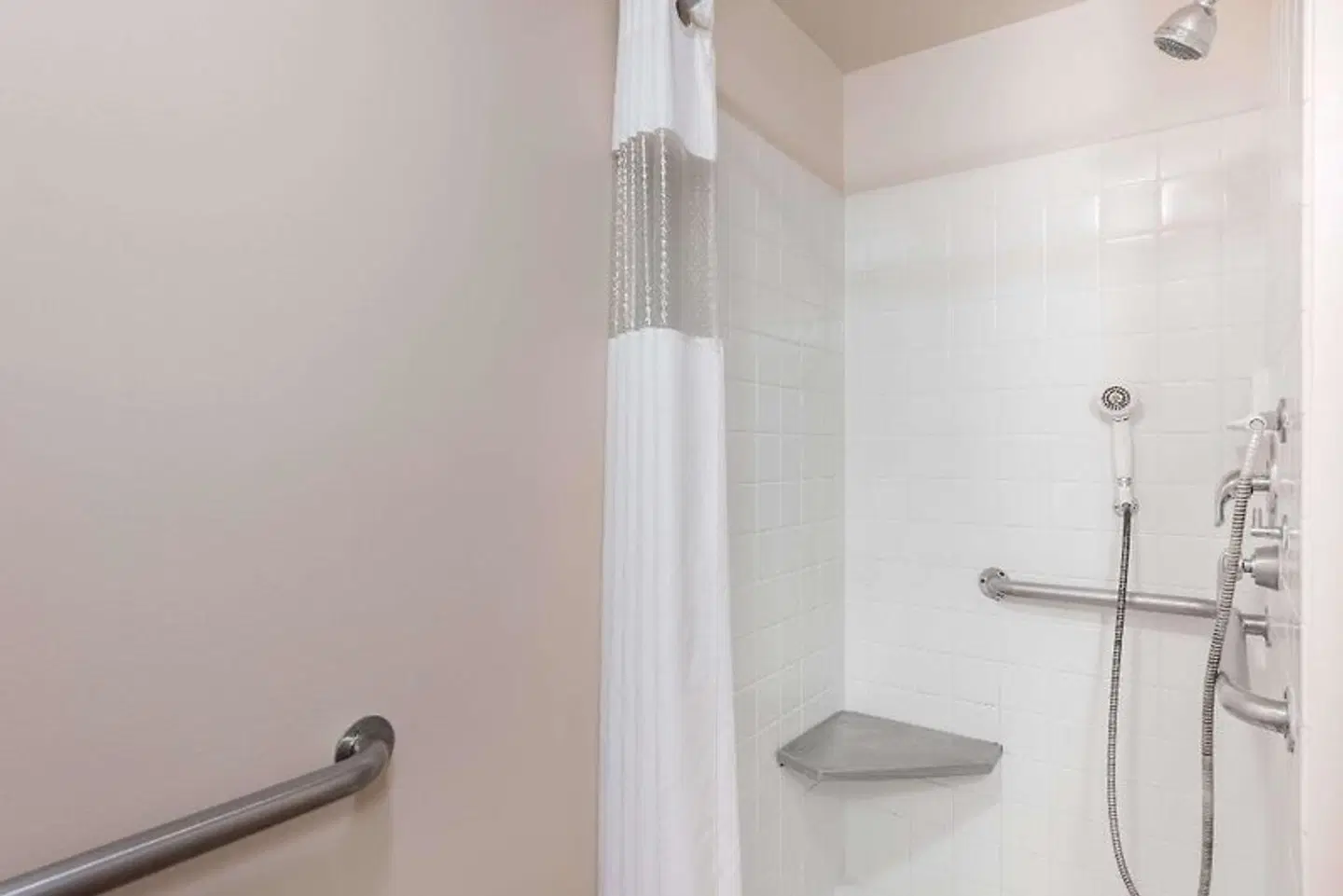 Travelodge by Wyndham Hershey Badezimmer