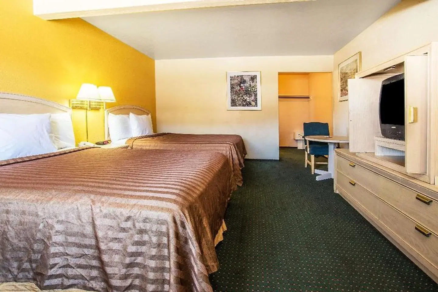 Travelodge by Wyndham Turlock ROOM_EXAMPLE