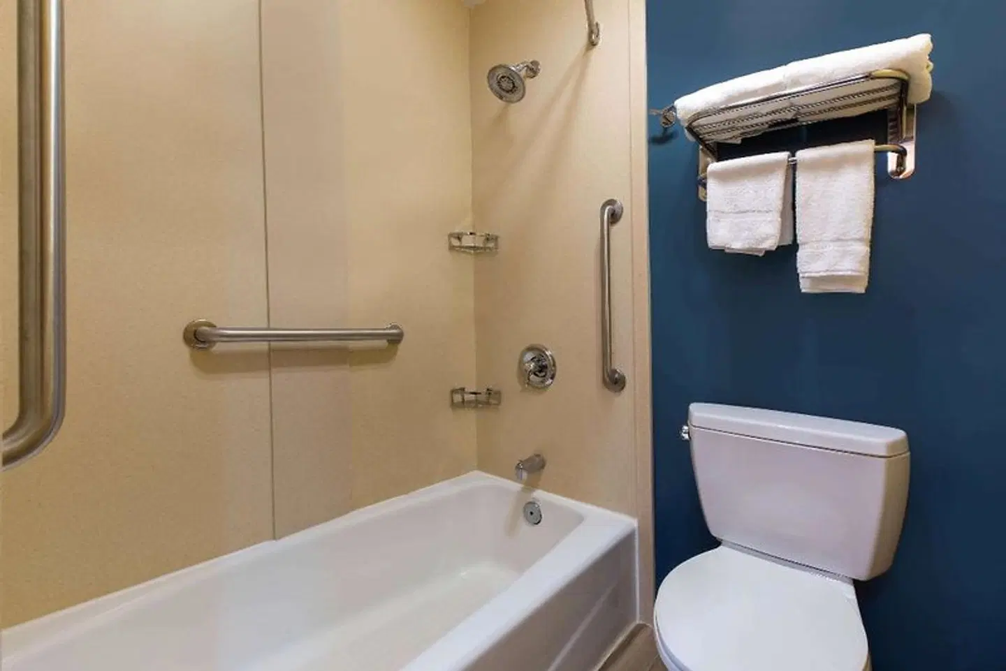 Travelodge by Wyndham Healdsburg - Sonoma Wine Country Badezimmer