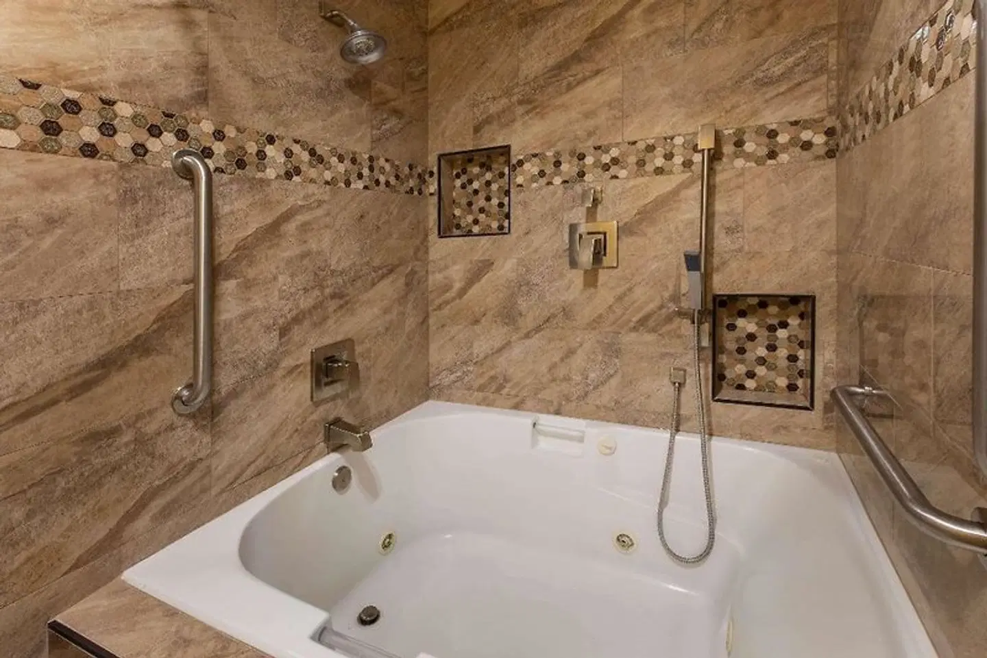 Travelodge by Wyndham Healdsburg - Sonoma Wine Country Badezimmer