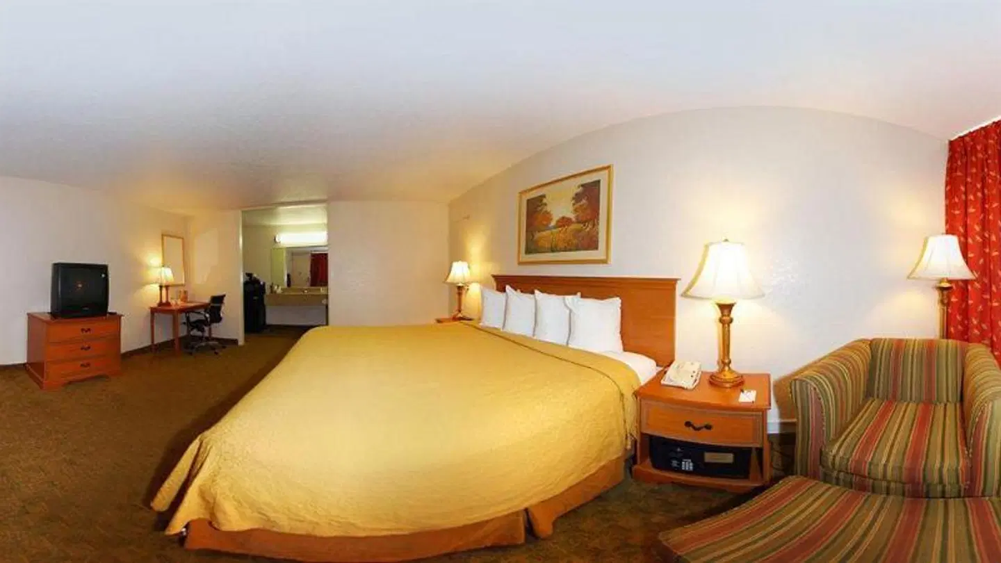 Travelodge by Wyndham Harriman ROOM_EXAMPLE