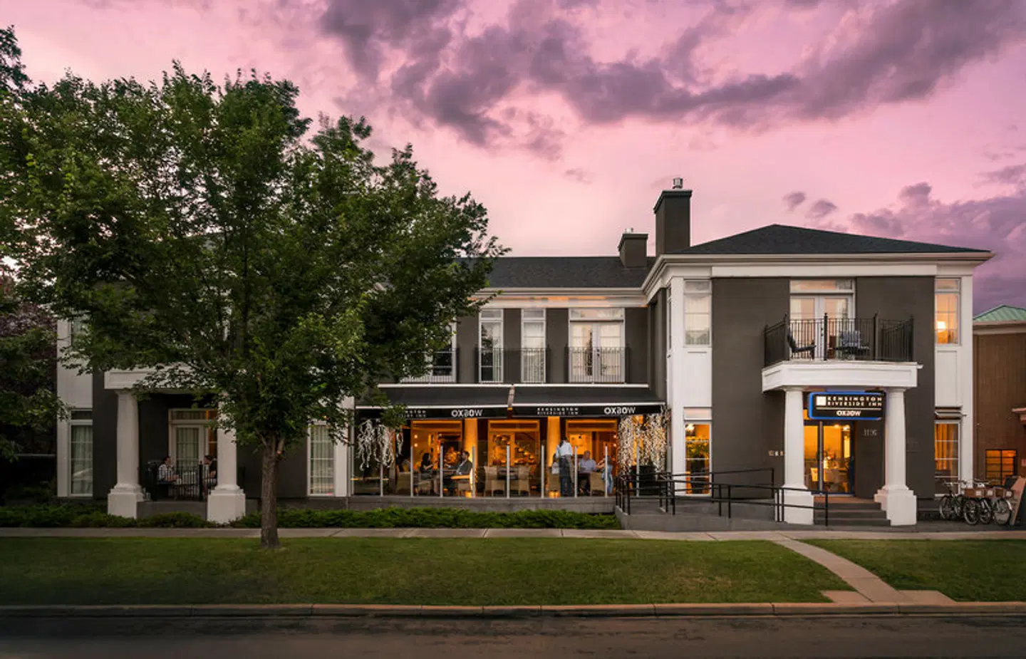 Kensington Riverside Inn EXTERIOR