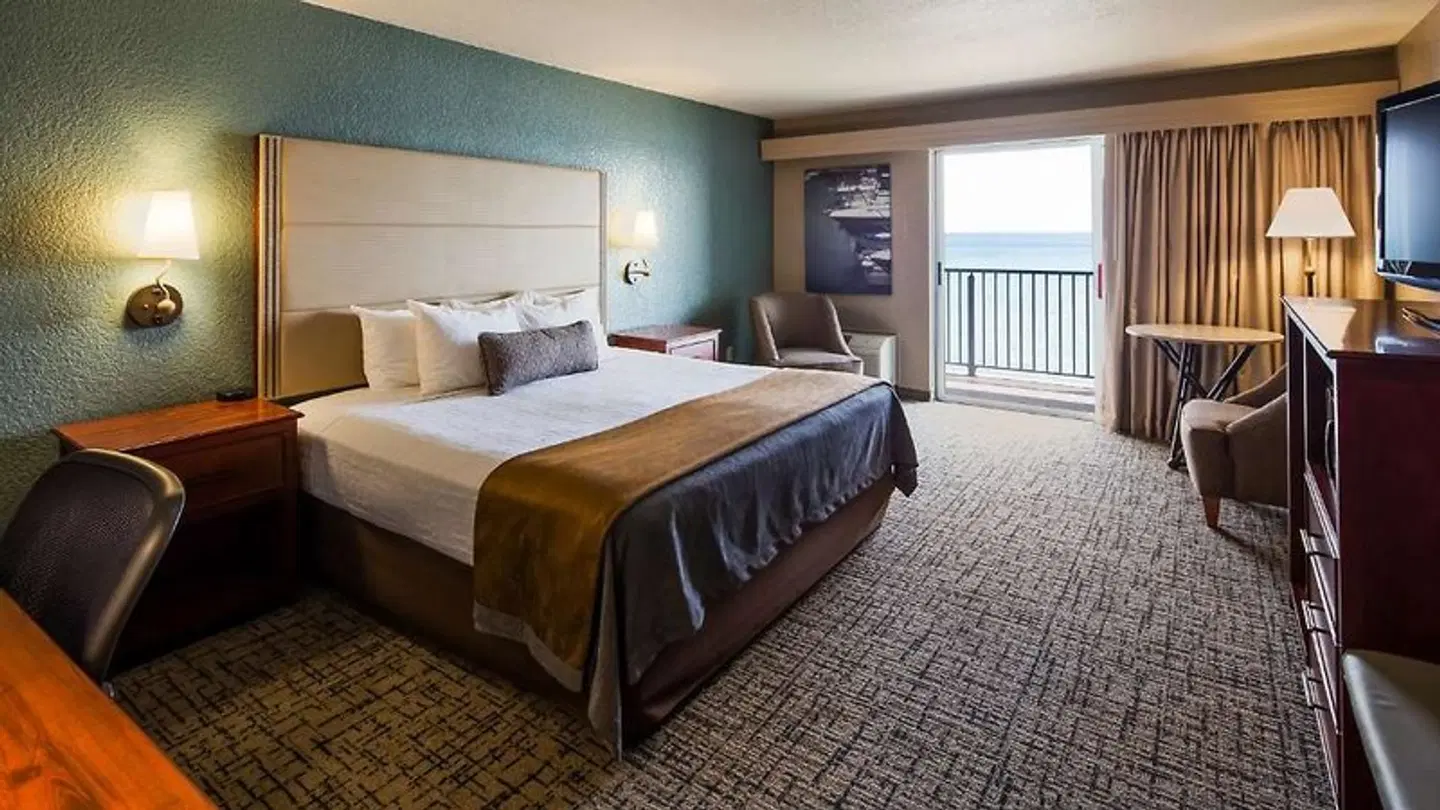 Best Western Harbour Pointe Lakefront ROOM_EXAMPLE