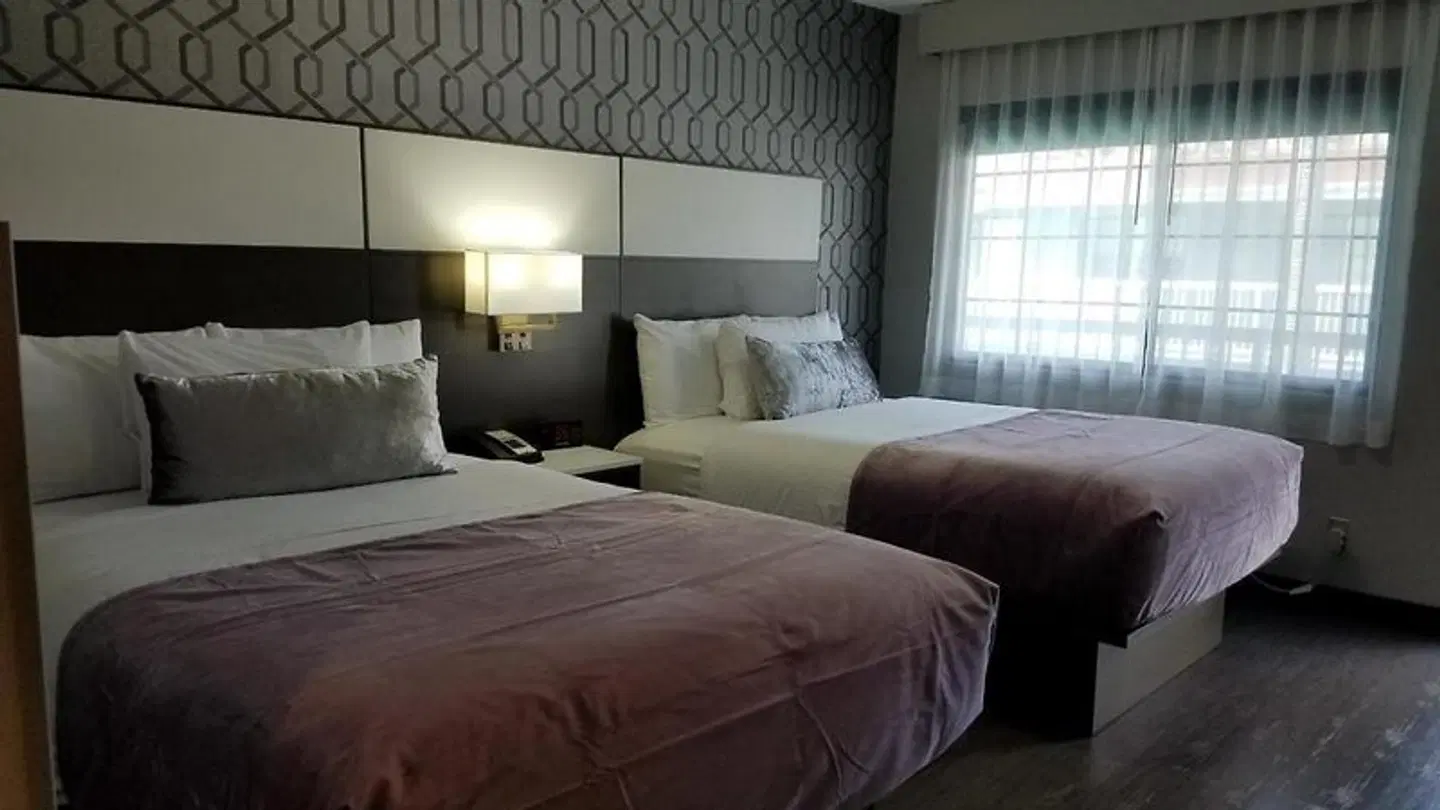Sunset West Hotel, SureStay Collection By Best Western ROOM_EXAMPLE
