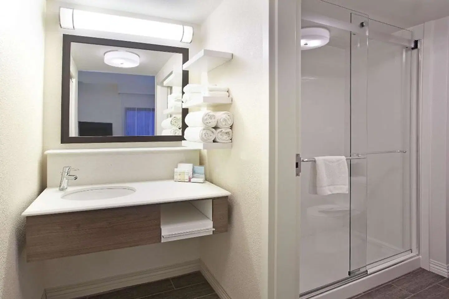 Hampton Inn & Suites Nashville Smyrna Badezimmer
