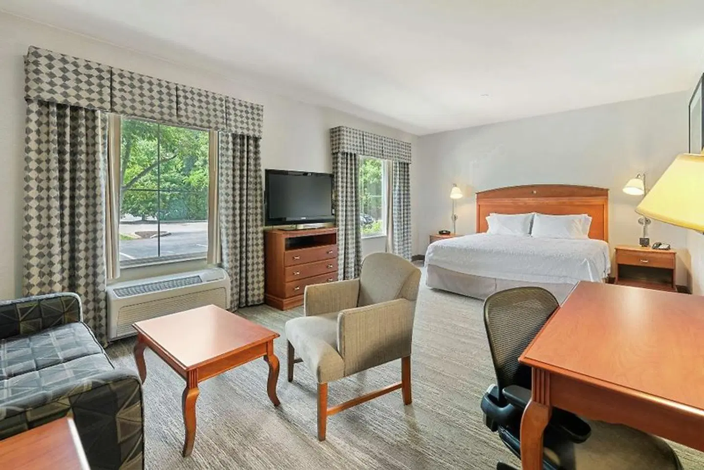Hampton Inn & Suites Mystic ROOM_EXAMPLE