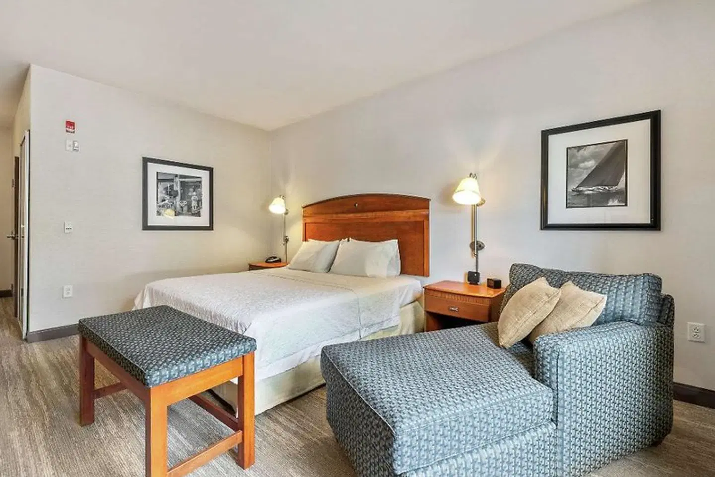 Hampton Inn & Suites Mystic ROOM_EXAMPLE