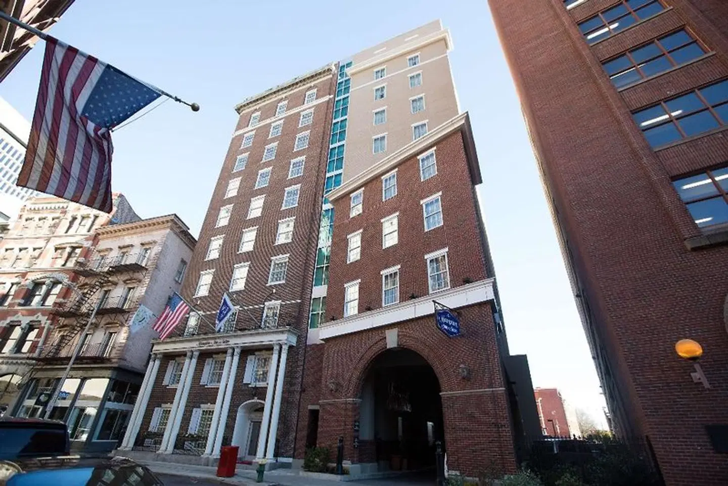 Hampton Inn & Suites Providence Downtown EXTERIOR