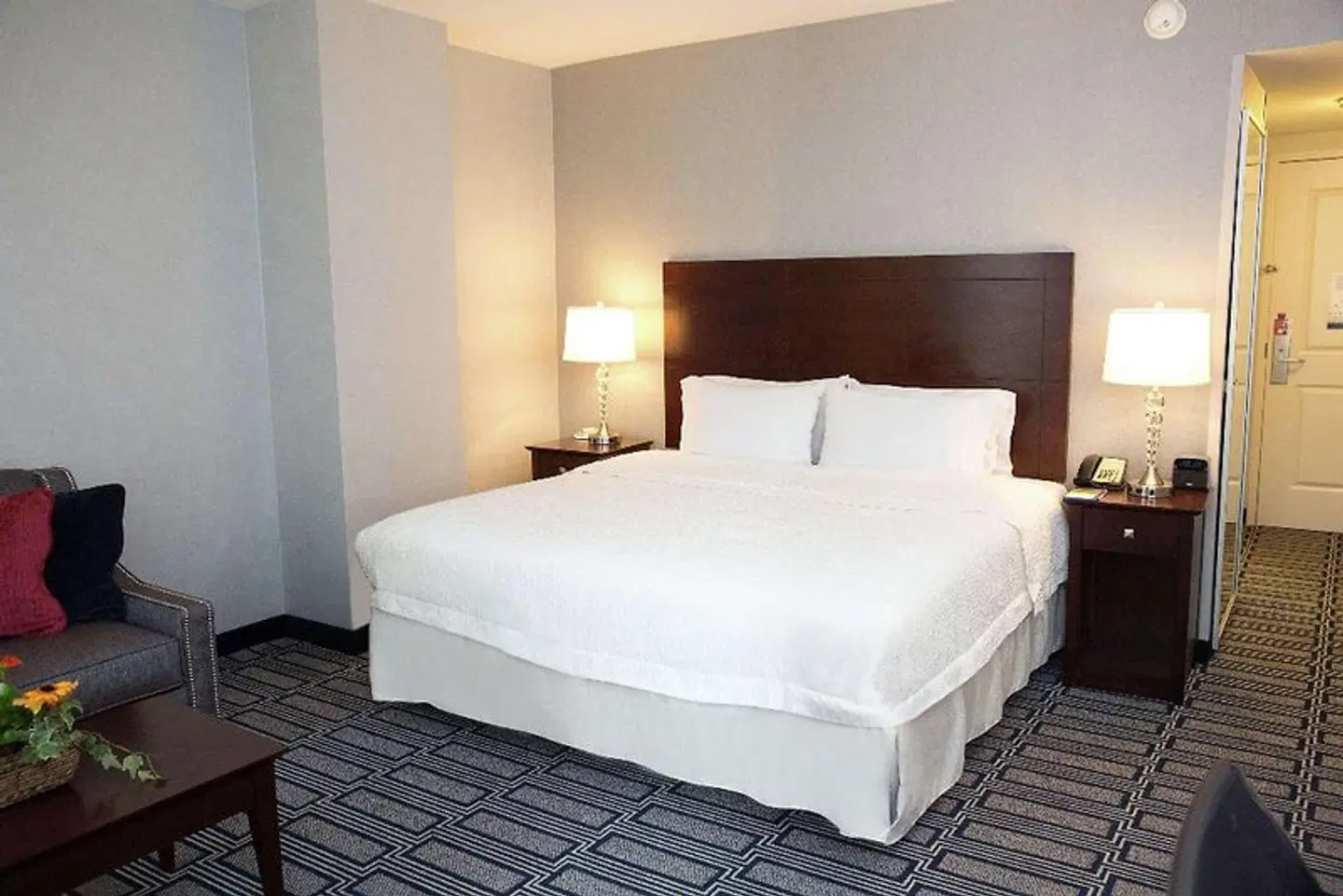Hampton Inn & Suites Providence Downtown ROOM_EXAMPLE