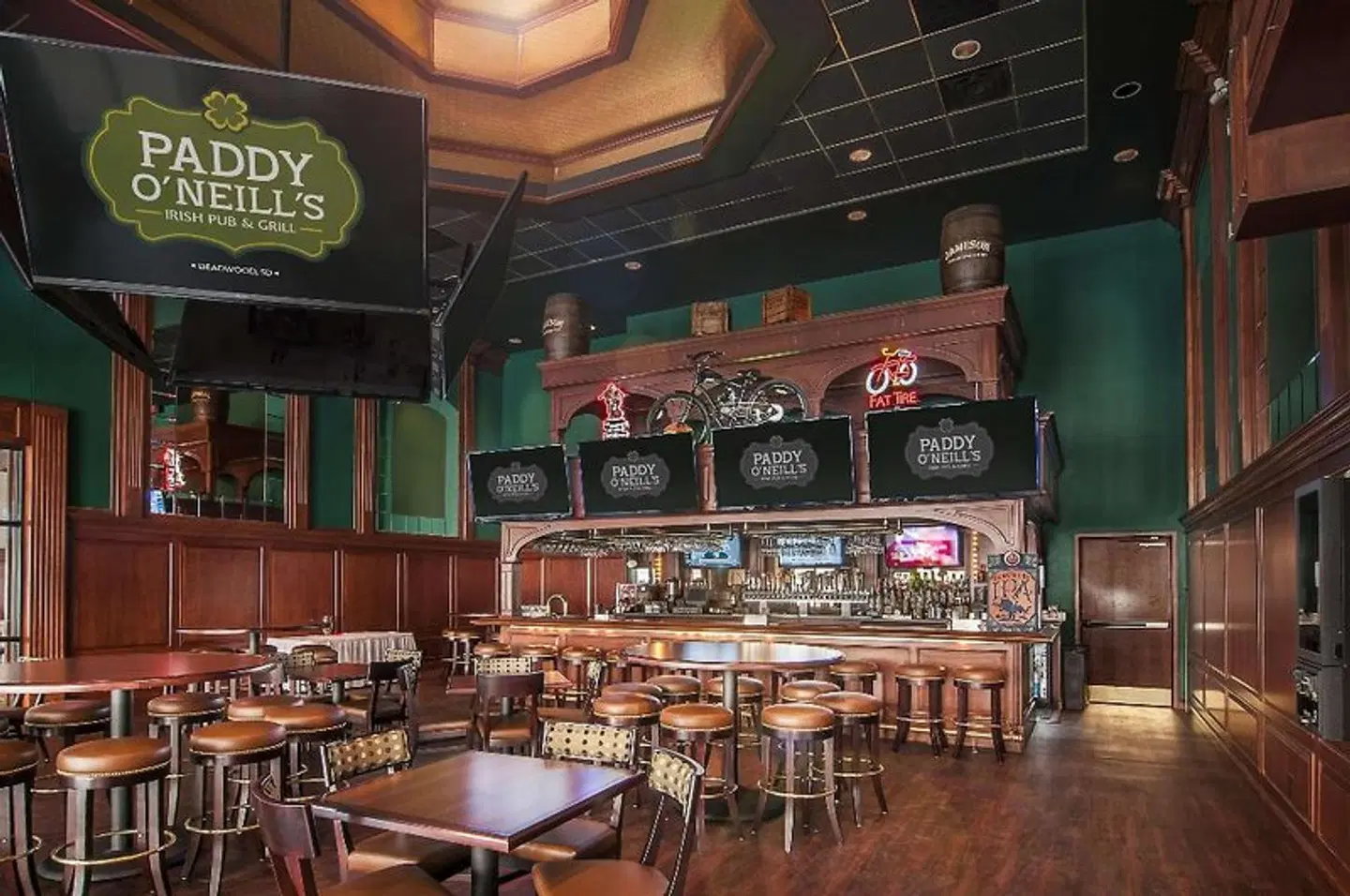 Hampton Inn Deadwood at Tin Lizzie Gaming Resort Bar