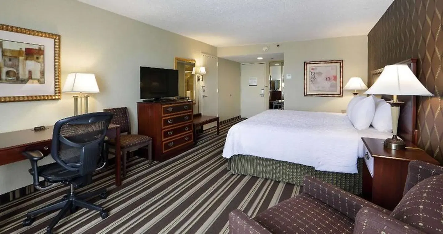 Hampton Inn Boston/Natick ROOM_EXAMPLE
