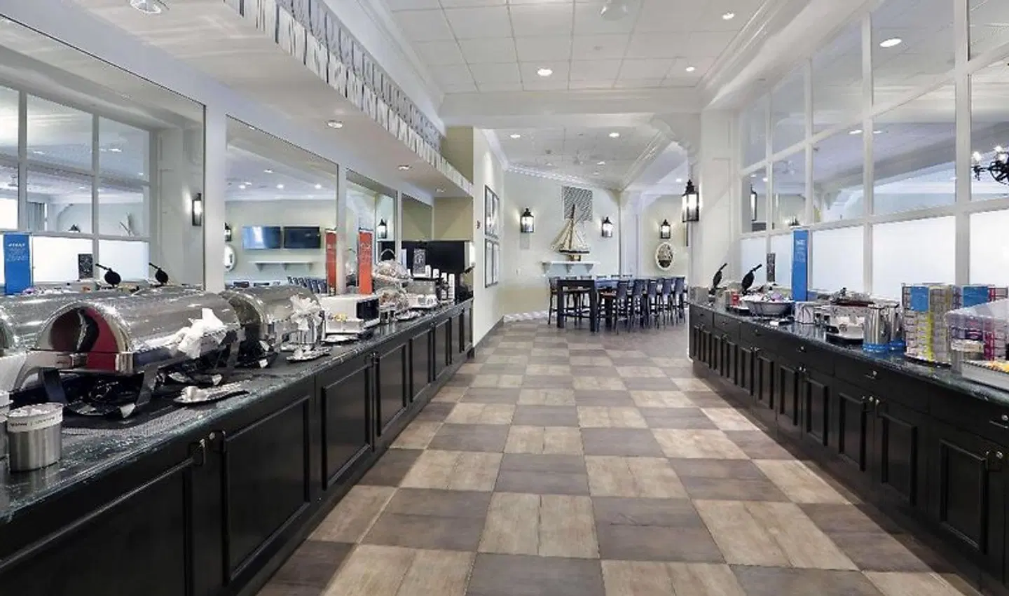 Hampton Inn Boston/Natick Bar