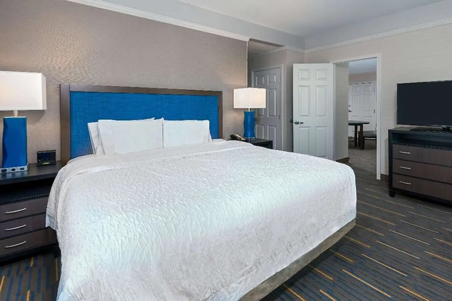 Hampton Inn & Suites Buffalo Downtown ROOM_EXAMPLE