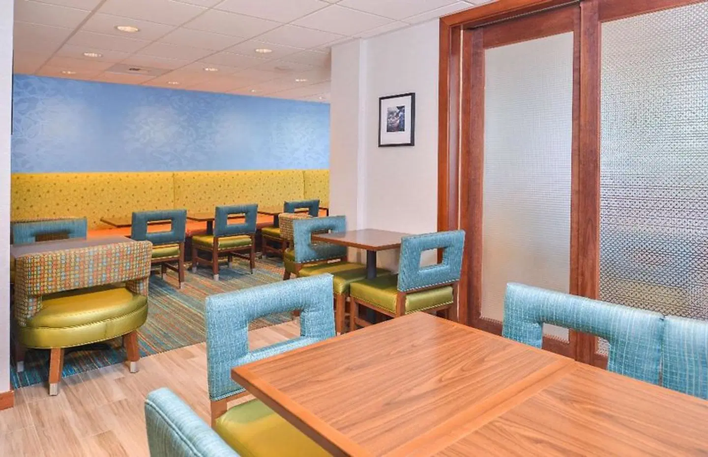 Hampton Inn Seattle/Airport ROOM_EXAMPLE