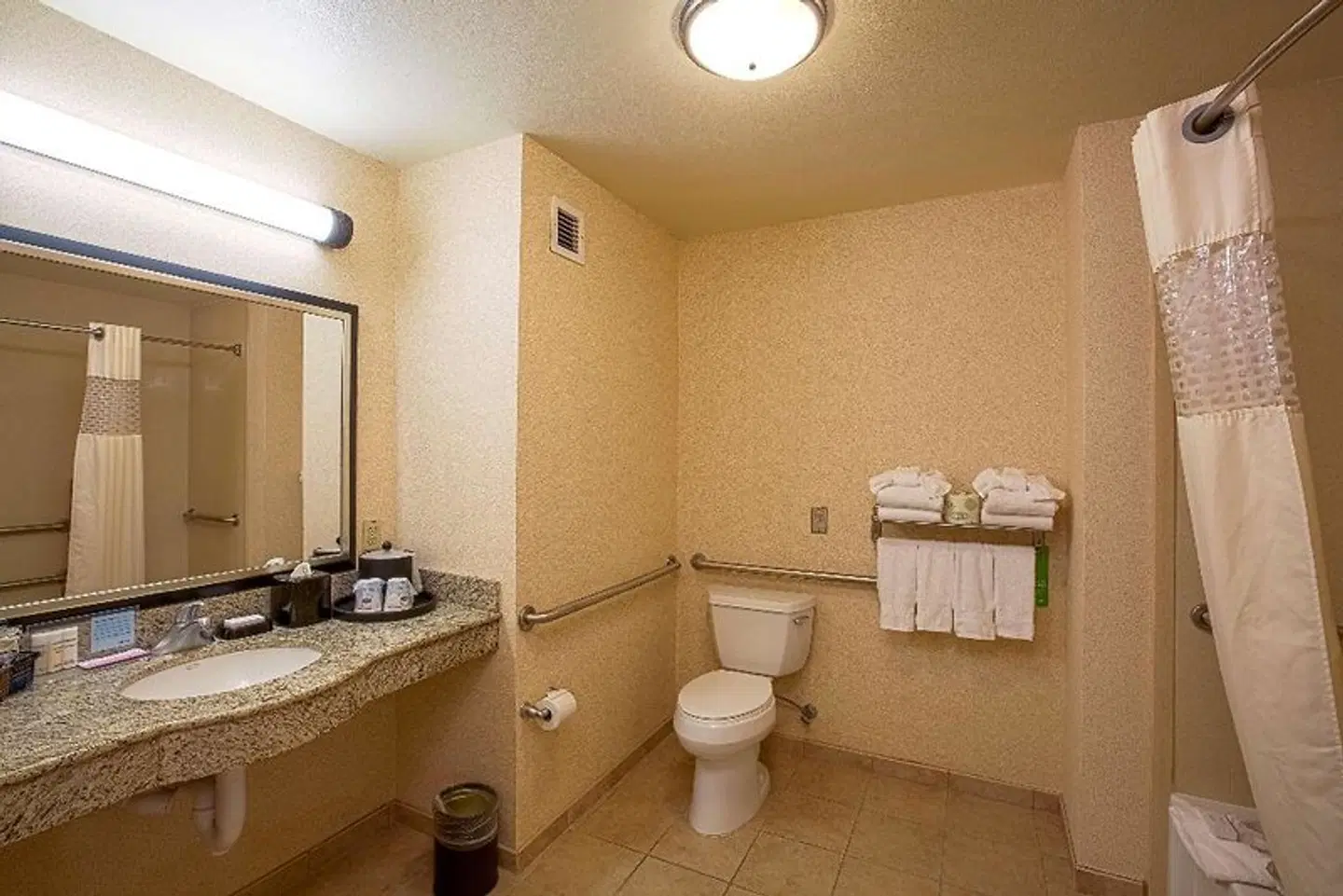 Hampton Inn & Suites Sacramento-Elk Grove Laguna I-5 Badezimmer