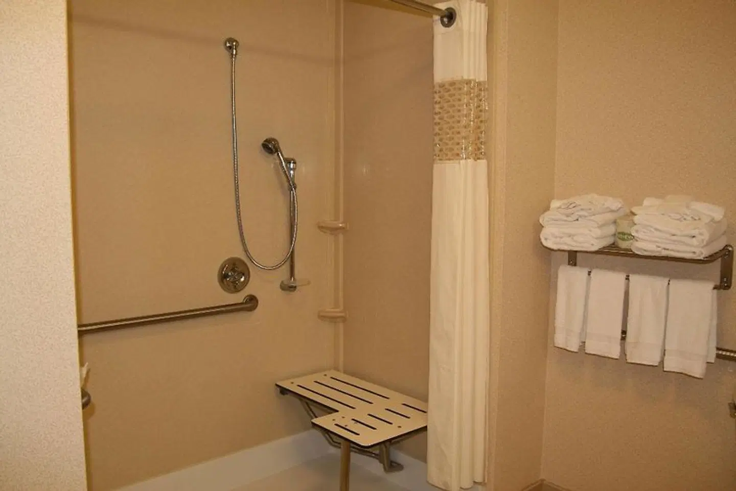 Hampton Inn & Suites Sacramento-Elk Grove Laguna I-5 Badezimmer