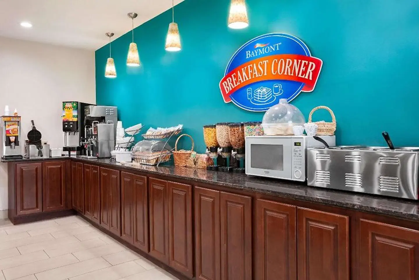 Baymont by Wyndham Evansville East Bar