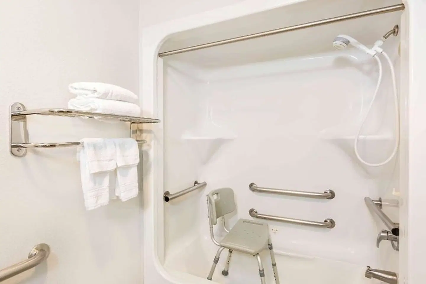 Wingate by Wyndham Goodlettsville Badezimmer
