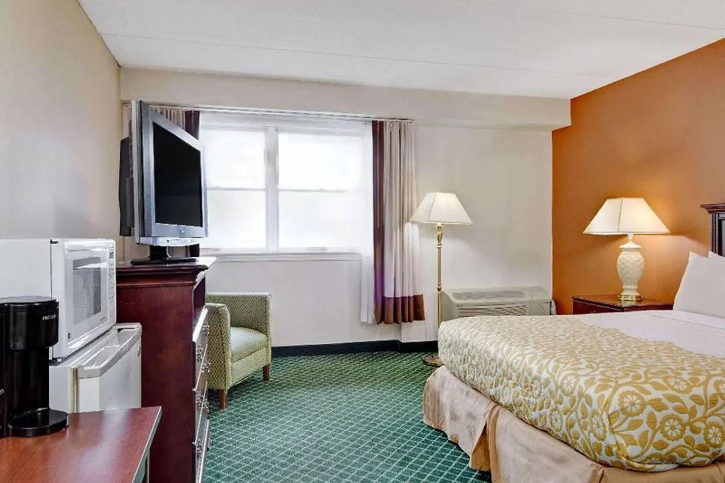 Days Hotel & Conference Center Methuen ROOM_EXAMPLE