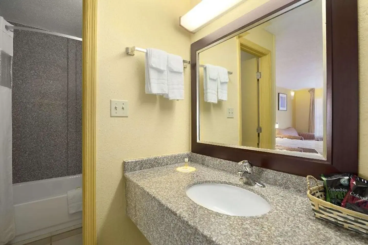 Days Inn by Wyndham Brunswick/St. Simons Area Badezimmer
