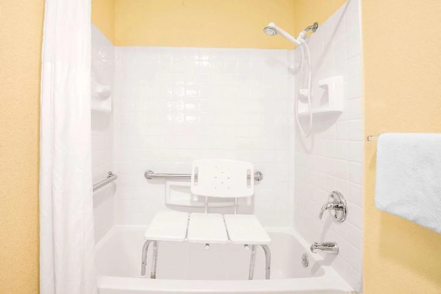 Days Inn by Wyndham Gettysburg Badezimmer