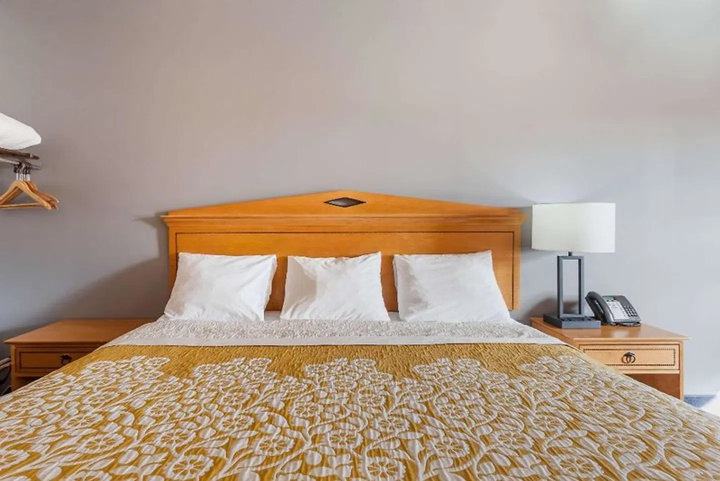 Days Inn & Suites by Wyndham Lancaster Amish Country ROOM_EXAMPLE